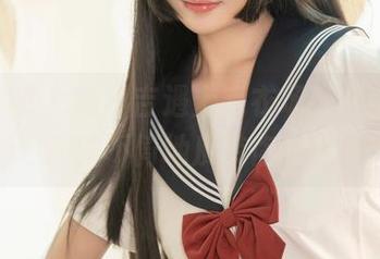 当爆机少女喵小吉遇上毛衣场，这组写真图包不偏不倚地反转你的认知！