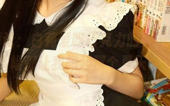 全集评论：白莉爱吃巧克力的美脚，每一幅都让我想起那个夏天。