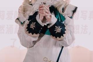 看完白莉爱吃巧克力的关小雨写真套图，心中突然涌起无数种潮湿的想法，呃，对了，雨天的魔力呀。