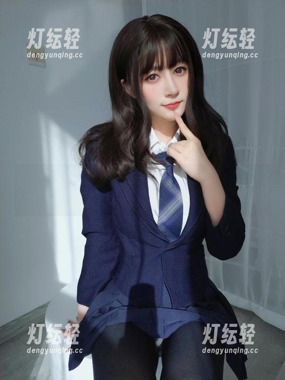 白银81 白银81和她的牛仔裤作品碰撞出令人自省的思绪。