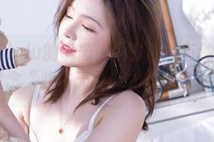看白露Bululu的“恋人”套图总有种一边欣赏一边默念“此生无悔”式的感觉，哈哈…