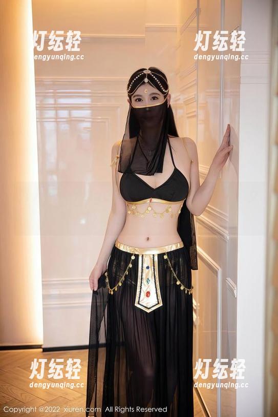 秀人网 - Angela小热巴的定制图集，女神的眨眼也太会迷人了吧！