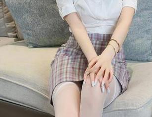 秀人网 – 王曼柔演绎的女神姿态，让人想把高清下载成桌面壁纸。