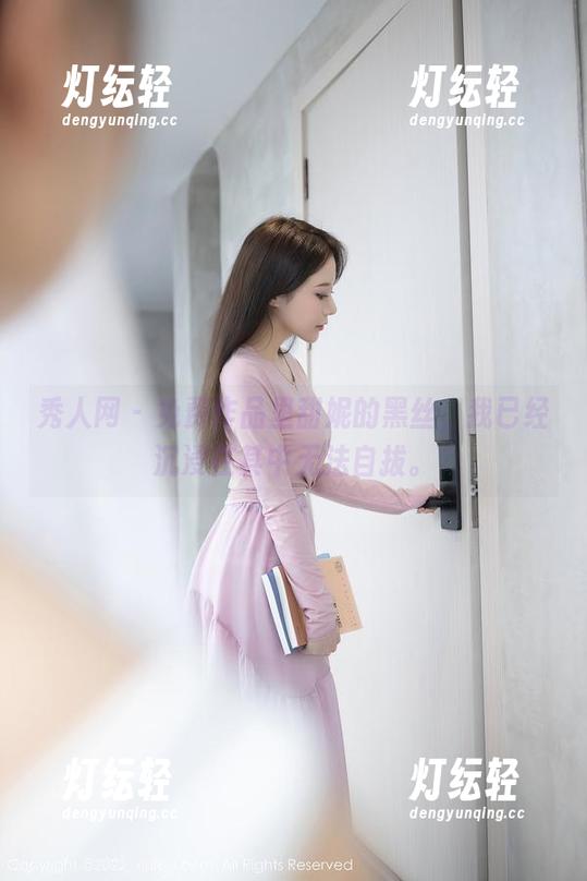 秀人网 - 免费作品里甜妮的黑丝，我已经沉浸在其中无法自拔。
