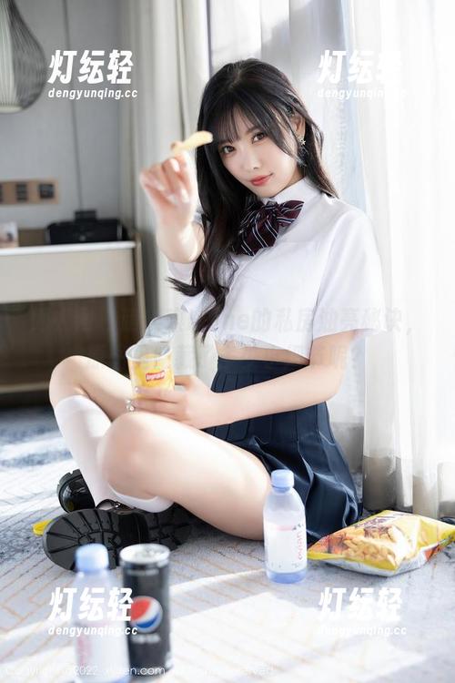 秀人网-萌琪琪Irene 秀人网 - 萌琪琪Irene的私房油亮秘诀,原图里隐藏了多少小细节呢?
