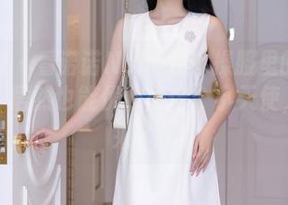 秀人网 – 看诺诺Nono在体操服里的各种姿态，居然也能优雅得像个小天使，合集来了！