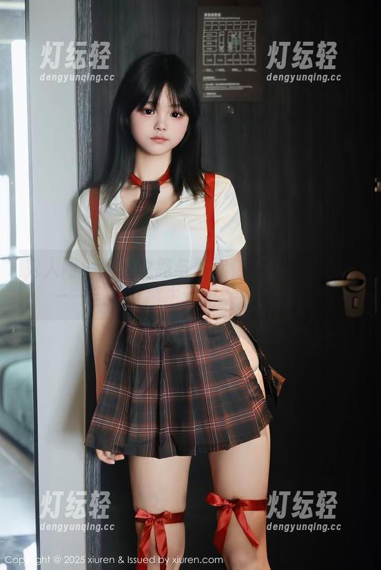 秀人网 - 蕾丝之路与顾欣怡的写真大冒险——当网红博主遇上五彩九层饼！