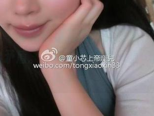 微密圈 – 看完童小芯的新货图包，我的思绪开始矛盾。“要不要再看一遍”成了我的心声。