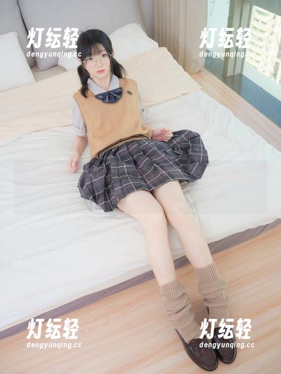 紧急企划 - 小婕的短裤写真，哪怕是翻看都想停留！
