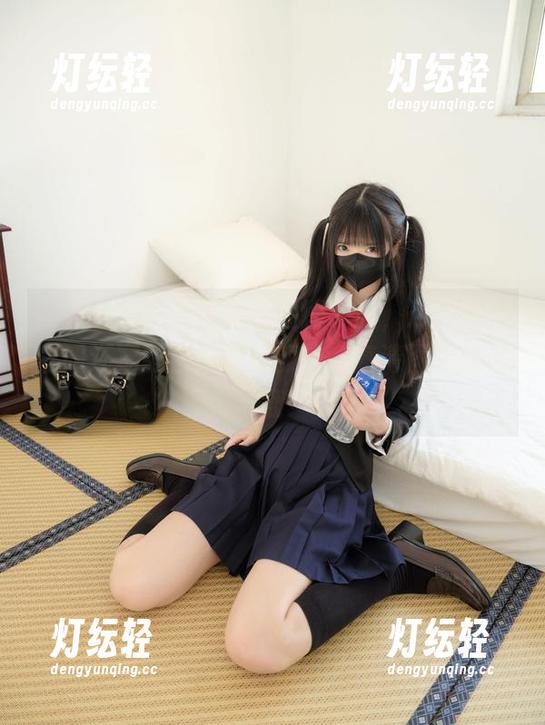 紧急企划 - 见希w的民国制服，用白丝给乍暖还寒的日子增点颜色，高清图集快来翻翻！