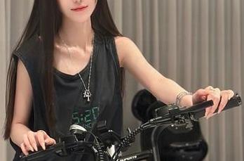 高清之下的腐团儿Ikaros：尼禄的微妙叛逆姿态