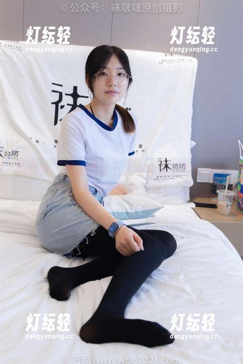 袜啵啵 - 光影交错下，甜甜圈的高清写真，堆堆袜套的日常！