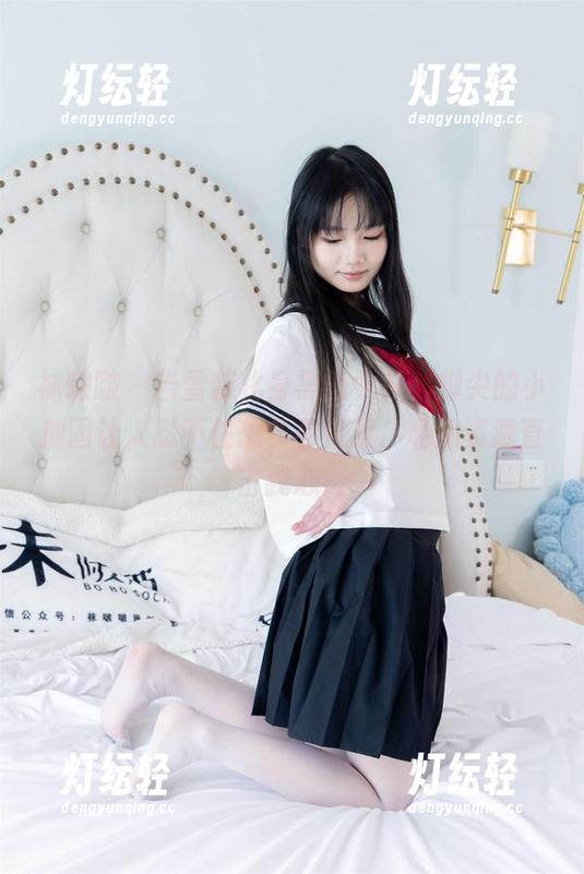 袜啵啵 - 当雪糕化身黑丝女神，脚尖的小加固让人忍不住想多看几眼，私拍资源直击我心！