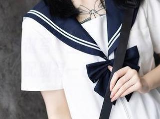 语画界 – 圣诞写真全集，杨紫嫣的节日搭配别有一番风味。