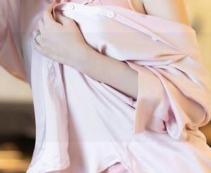 语画界 – 玥儿玥er给的丝袜原图分享——说是任何场合都能搭，难道我自己不了解？