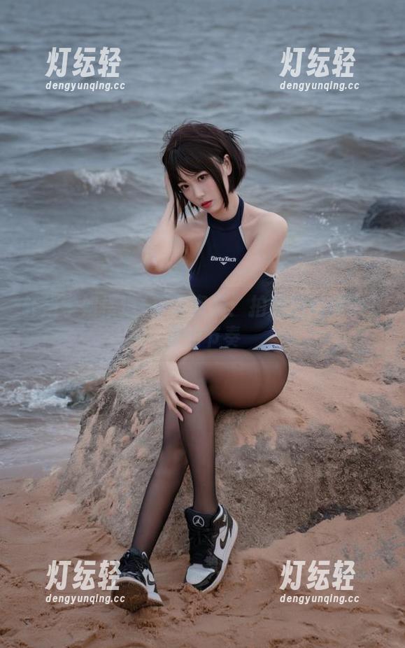 轩萧学姐楼道+车库资源：拍照拍到停不下来的节奏