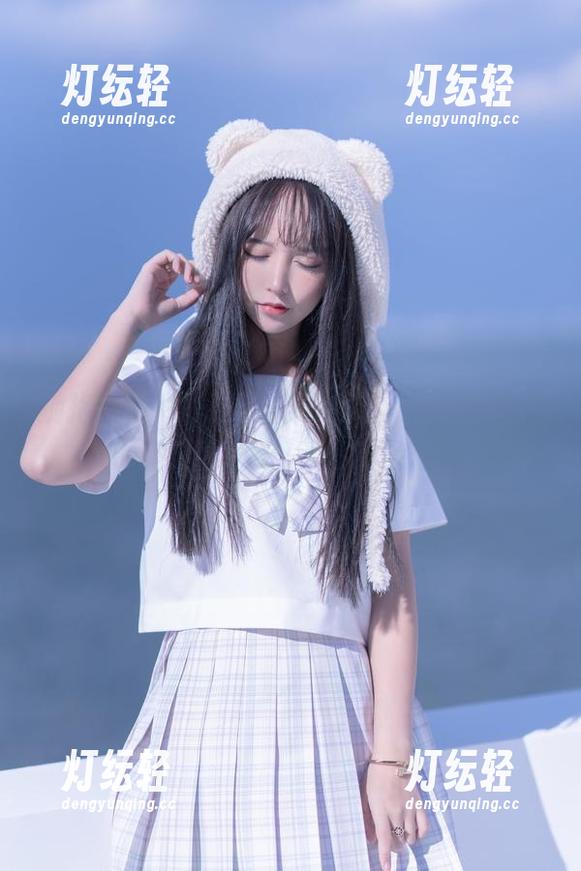 拥抱白衬衫的过期米线线喵，高清图册像盛夏百合花一样淡淡的香