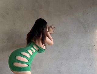 微密圈 – 零负担，迷人的五姨太的直白腿控写真：这套图不看对不起自己！