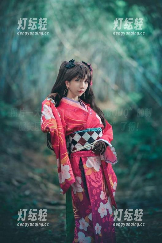 照片一大堆，然而“迷失人形QUQ”的制服美图更新，怎一个“迷茫”了得！