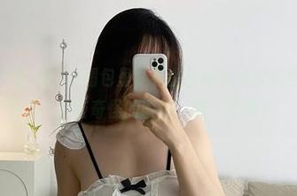 微密圈 – 这组白丝图包里，有些铁锤姐姐的精选让我想到了…一些奇怪的事情，啊，走神了。