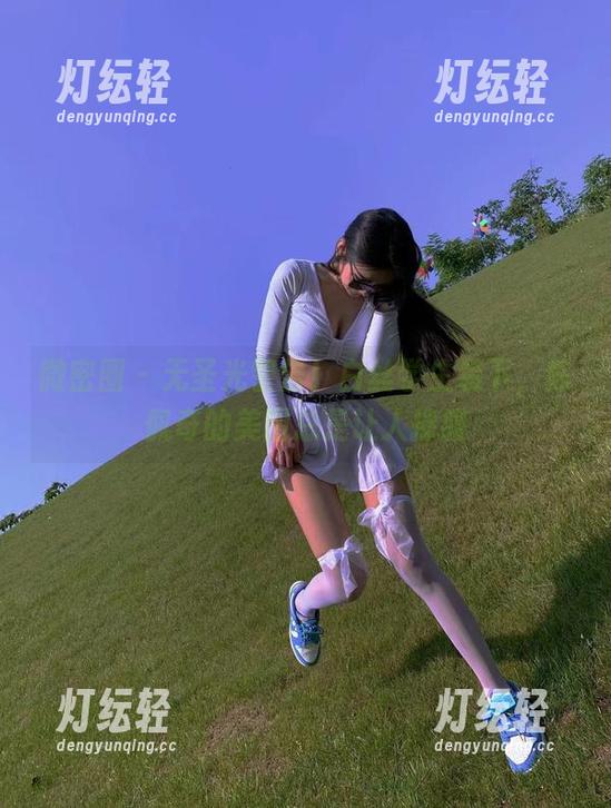 微密圈 - 无圣光警告！白丝学生装下，陈佩奇的美图总是让人捧腹