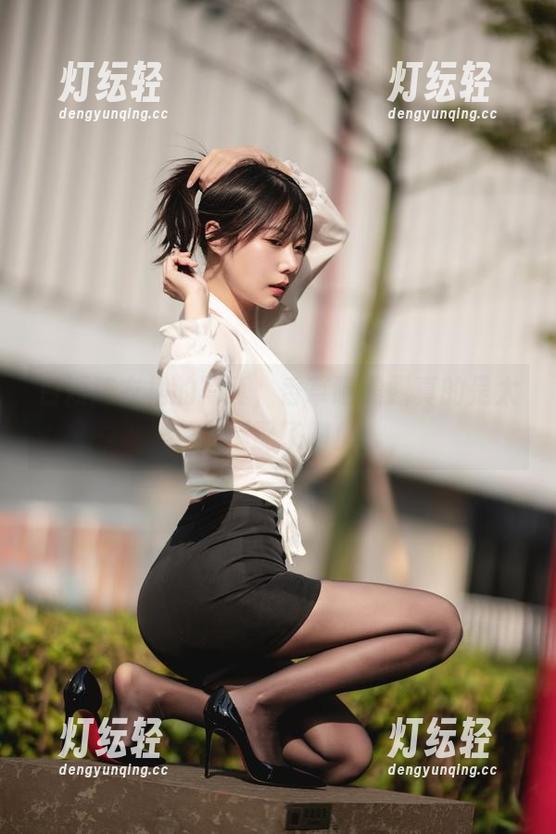 白短连衣裙的写真，香草喵露露真的是太会搭配了吧！